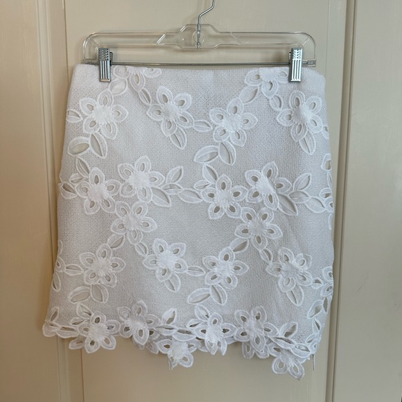 Abercrombie & Fitch Dresses & Skirts - White floral patterned Abercrombie & Fitch Skirt size 8